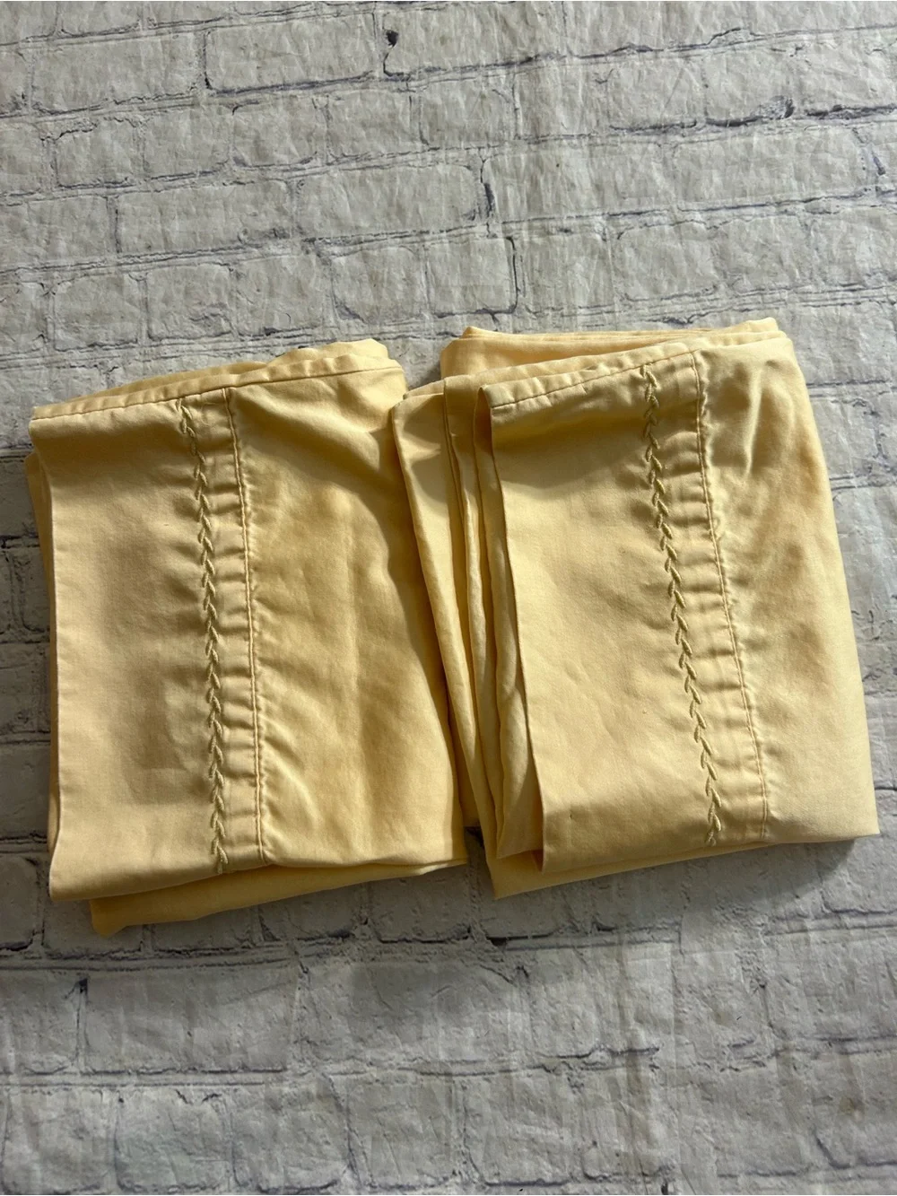 H 100% EGYPTIAN COTTON YELLOW GOLD PAIR OF STANDARD SIZE PILLOW CASES